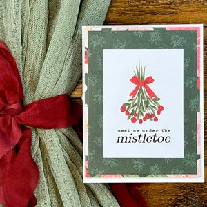 Rencontrez-moi sous le gui - Vert et rouge | Carte de voeux de Noël unique et faite main | Noël romantique | A2 - 4,25 x 5,5 pouces | Blanc à l'intérieur