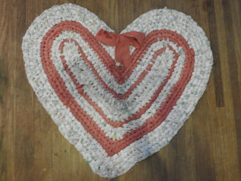 Heart Shaped Rag Rug / Toothbrush Rug / Rose & White Etsy