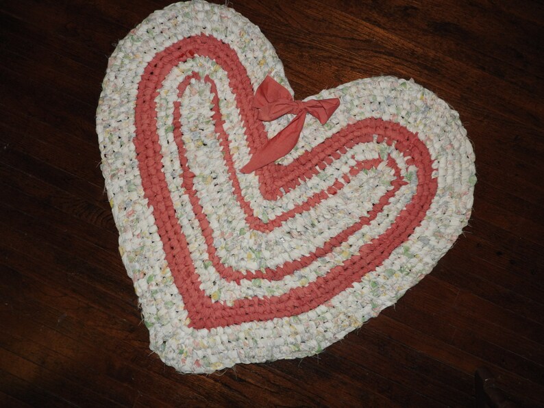 Heart Shaped Rag Rug / Toothbrush Rug / Rose & White Etsy