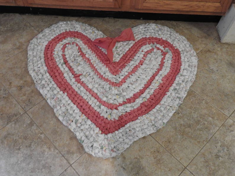 Heart Shaped Rag Rug / Toothbrush Rug / Rose & White Etsy