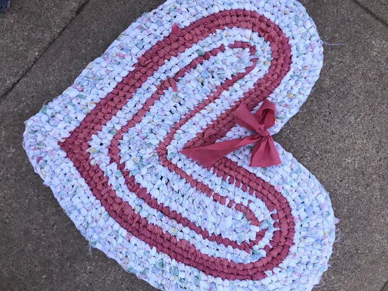Heart Shaped Rag Rug / Toothbrush Rug / Rose & White Etsy