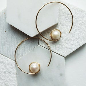 Cyclos Wire & Pearl Hoop Earrings