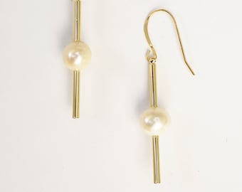 Boucles d’oreilles Cecelia Gold Bar & Pearl Drop