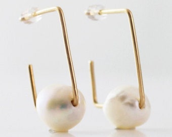 Zazen Rectangle Wire & Pearl Earrings