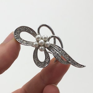 Vintage Rhinestone and Faux Pearl Bow Ribbon Brooch