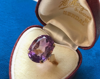 Vintage Mid Century 10K Gold 11.30 Carat Amethyst Maltese Cross Detail Dinner Cocktail Statement Ring