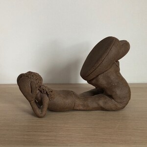 Vintage 1970er Studio Keramik Steingut Figur Skulptur Teenager Mädchen signiert Nygren