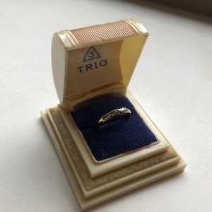 Vintage Art Deco Cream Embossed Engagement Proposal Ring Display Gift Box Blue Interior