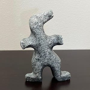 ヴィンテージ イヌイット ソープストーン ホッキョクグマ彫刻：シク作
