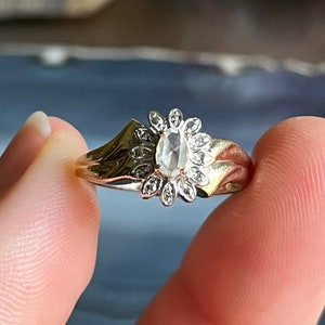 Anello vintage da donna in oro giallo 10K con acquamarina e diamanti