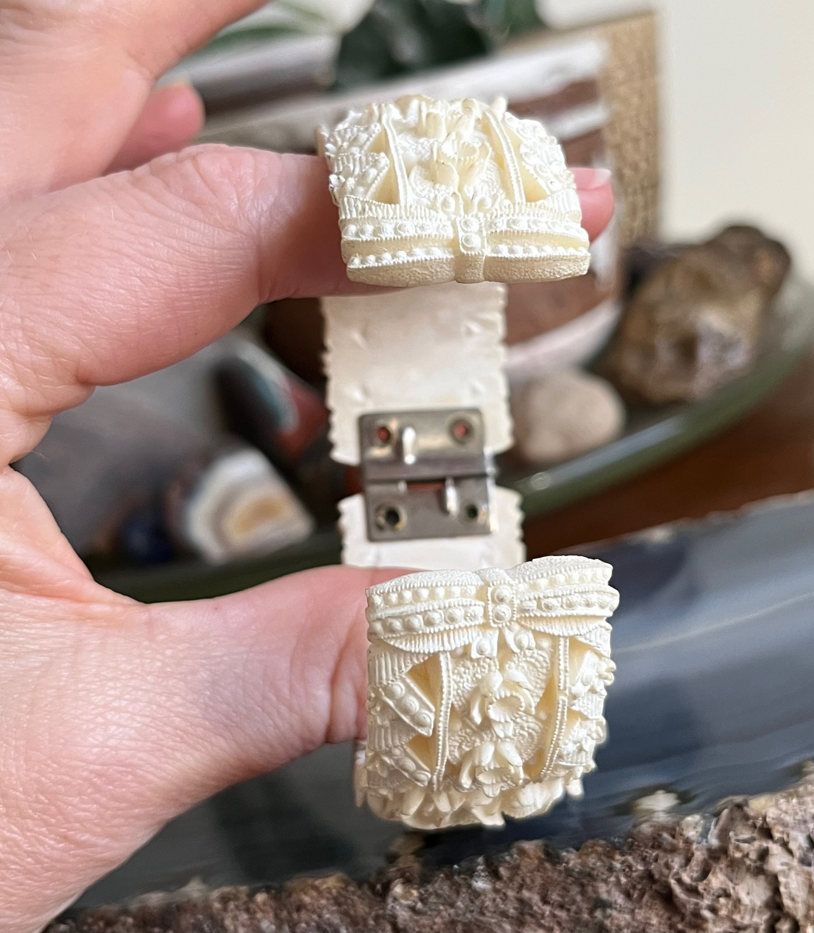 セルロイド製 ヴィンテージ バングル ホワイト ヴィンテージ ホワイト セルロイド 成形 フラワー クランパー バングル