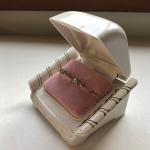 Vintage Art Deco weiße Zelluloid-rosa Samt-Innenraum-Braut-Set-Geschenk-Ausstellungs-Verlobungs-Vorschlags-Ring-Kasten Bild 8