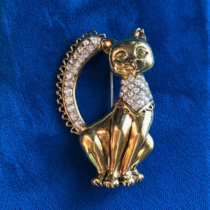 Vintage Gold Tone Butler Rhinestone Cat Brooch