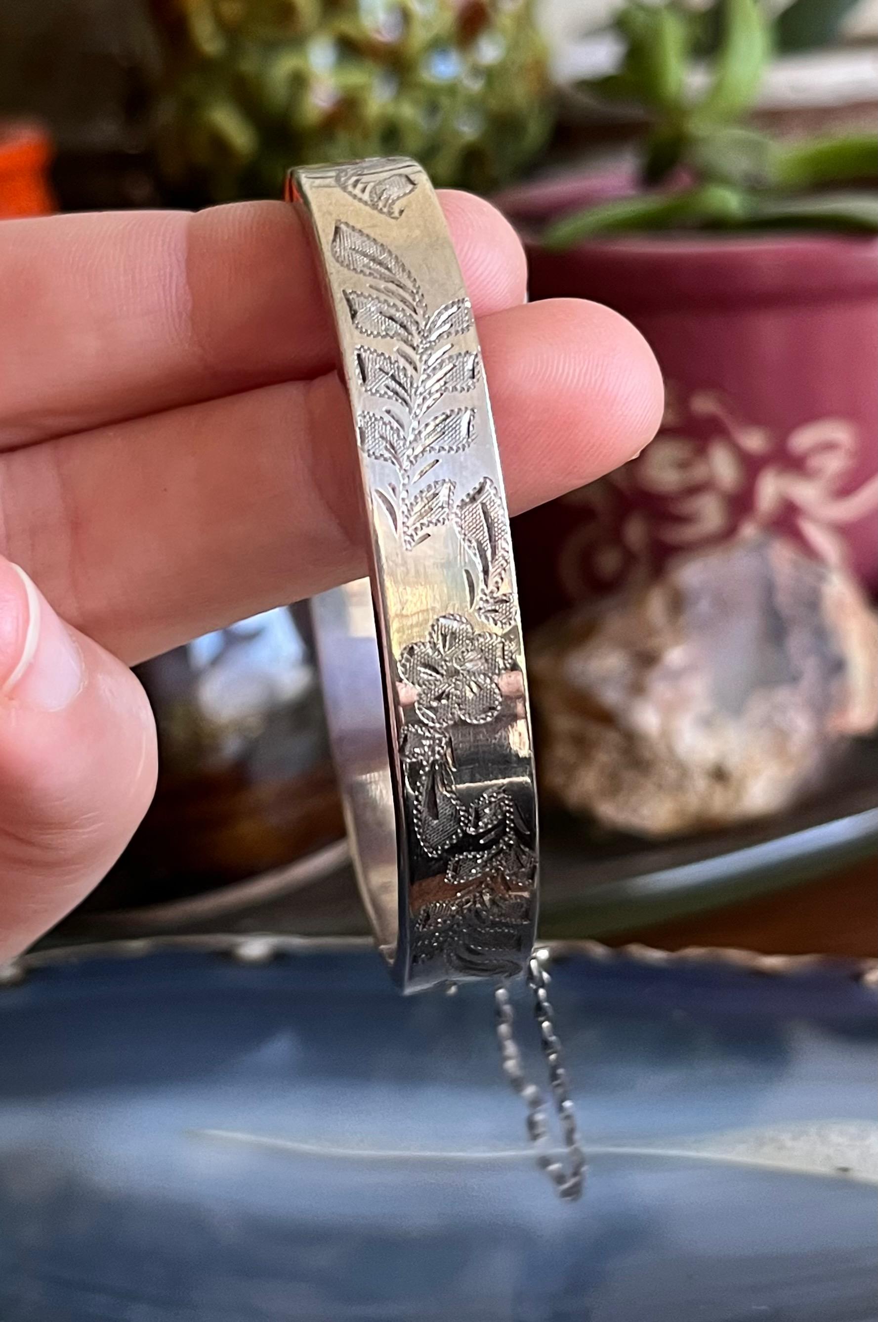 Vintage Thai Sterling Silver Flower Engraved Clamper Bangle