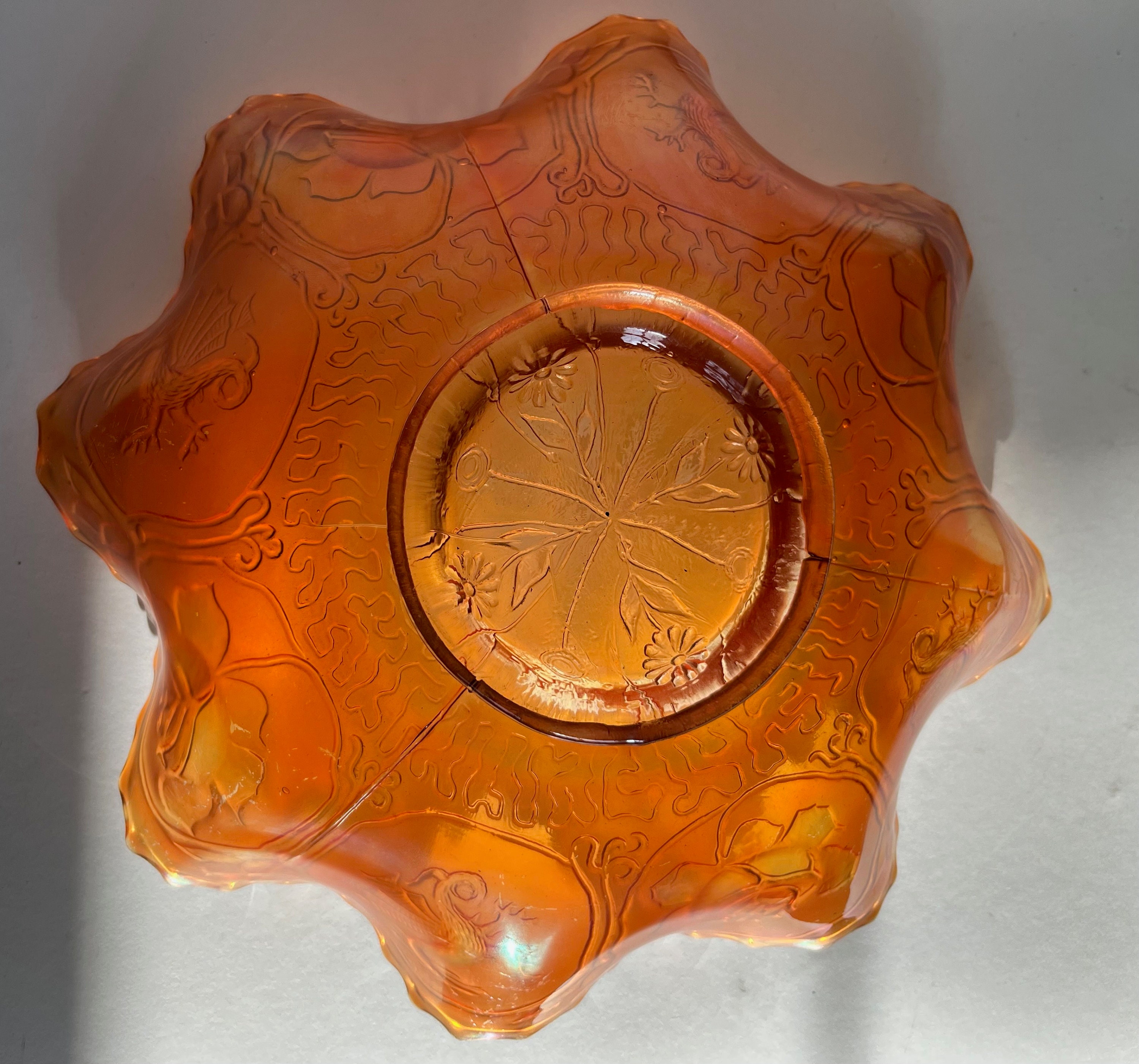 アンティーク　カーニバルガラス　ボウル　アメリカ製　ドラゴン&ロータス アンティークのフェントン「ドラゴンとロータス」カーニバル