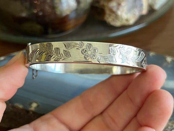 Vintage Thai Sterling Silver Flower Engraved Clamper Bangle