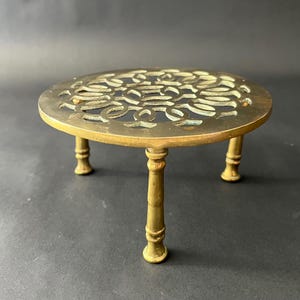 Antique Victorian Brass Footed Tea Pot Kettle Plant Pot Stand Trivet