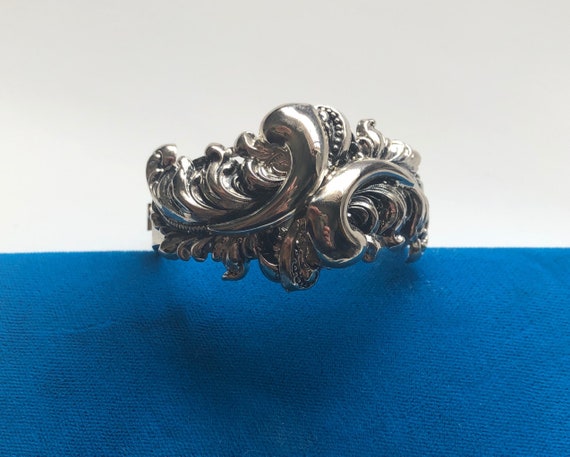 Vintage Victorian Style Silver Tone Baroque Feather Clamper Cuff Bangle Bracelet