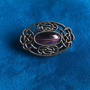 Vintage Miracle Scottish Celtic Pewter Tone Metal Purple Glass Agate Brooch