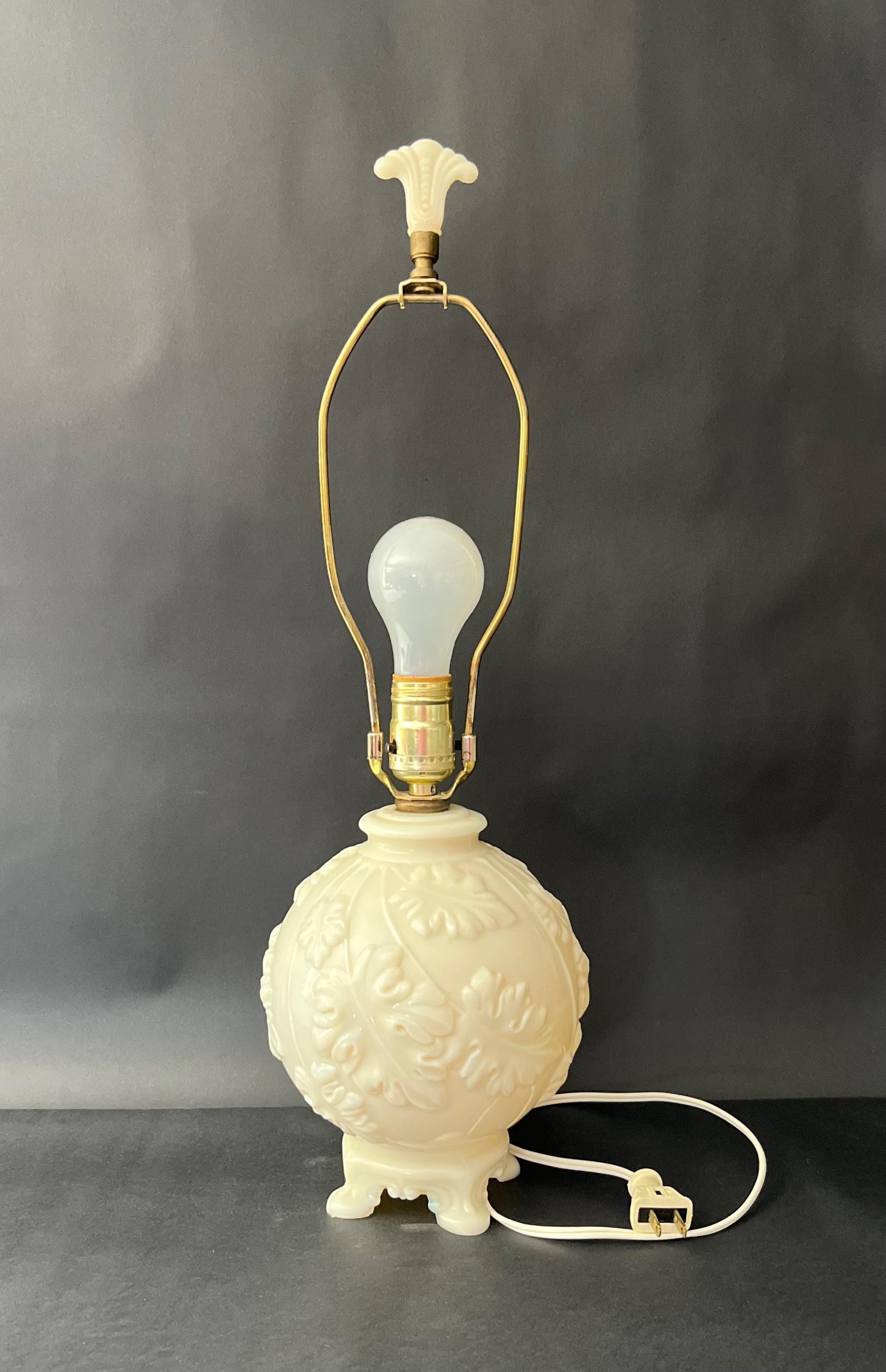 Vintage 1940s Aladdin Oak Leaf Alacite Glass Electric Table Lamp
