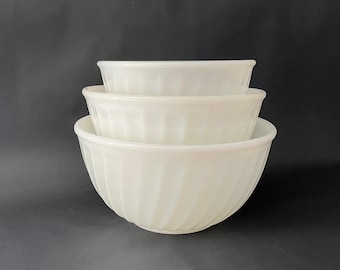Set of 3 Fire King White Mixing Bowls Serving Bowls Milk Glass