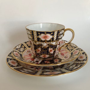 Vintage Royal Crown Derby Traditional Imari 2451 Cup and Saucer Plate Trio