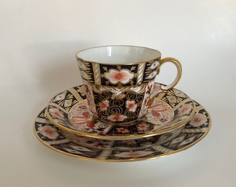 Vintage Royal Crown Derby Traditional Imari 2451 Cup and Saucer Plate Trio