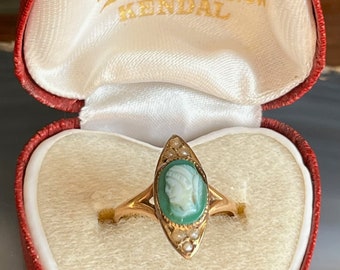 Antieke Victoriaanse 14K gouden parelgroene hardsteen camee marquise ring