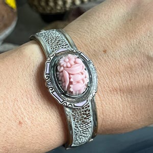 Gorgeous Art Deco Czech Pink Molded Glass Enamelled Silver Tone Bangle Bracelet