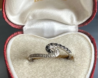 Vintage 10K White Gold White and Blue Sapphire Ring
