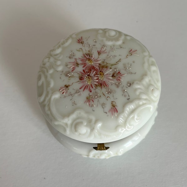 Antique Victorian Mt Washington Wavecrest Aster Daisy Decorated Powder Jewellery or Dresser Box