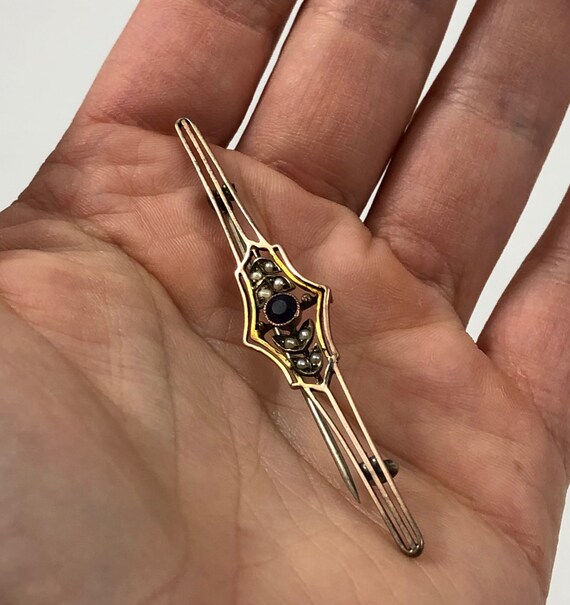 9ct gold brooch