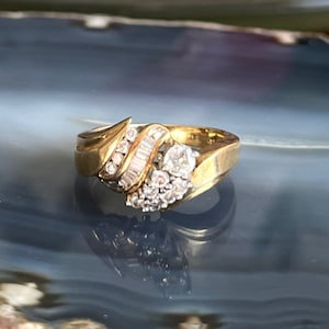Vintage 14K Yellow Gold Diamond Cluster Cocktail Dinner Statement Ring