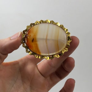 c1870 Victorian Agate and Pinchbeck Gold Brooch