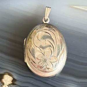 Vintage Forstner Sterling Silver Engraved Oval Photo Locket