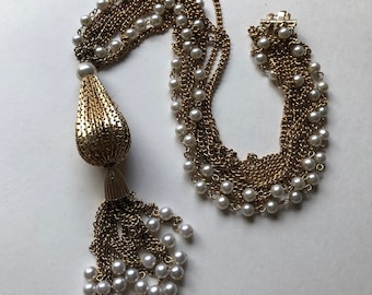 Vintage mediados de siglo tono dorado multi hilo imitación perla larga borla colgante collar llamativo