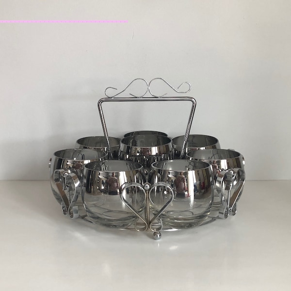 Vintage Mid Century Modern Dorothy Thorpe Style Silver Platinum Fade Roly Poly Whisky Glasses in Heart Chrome Carrier