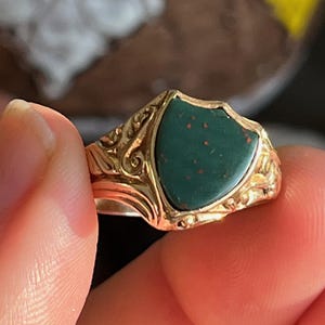Antique Victorian 14K Gold Bloodstone Carved Shield Signet Ring
