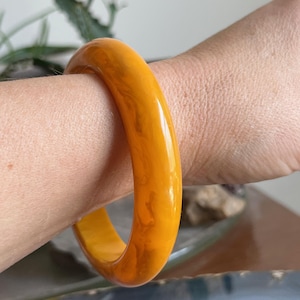 Vintage Semi Transparent Yellow Marbled Bakelite Bangle Bracelet