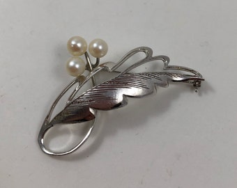 Broche vintage de hoja de plata de ley y perlas cultivadas de Avon de Belleville de mediados de siglo