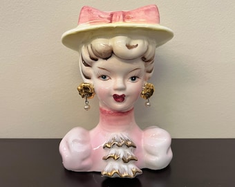 Jarrón de cerámica japonesa vintage con cabeza de dama rosa y sombrero con pendientes de perlas grandes