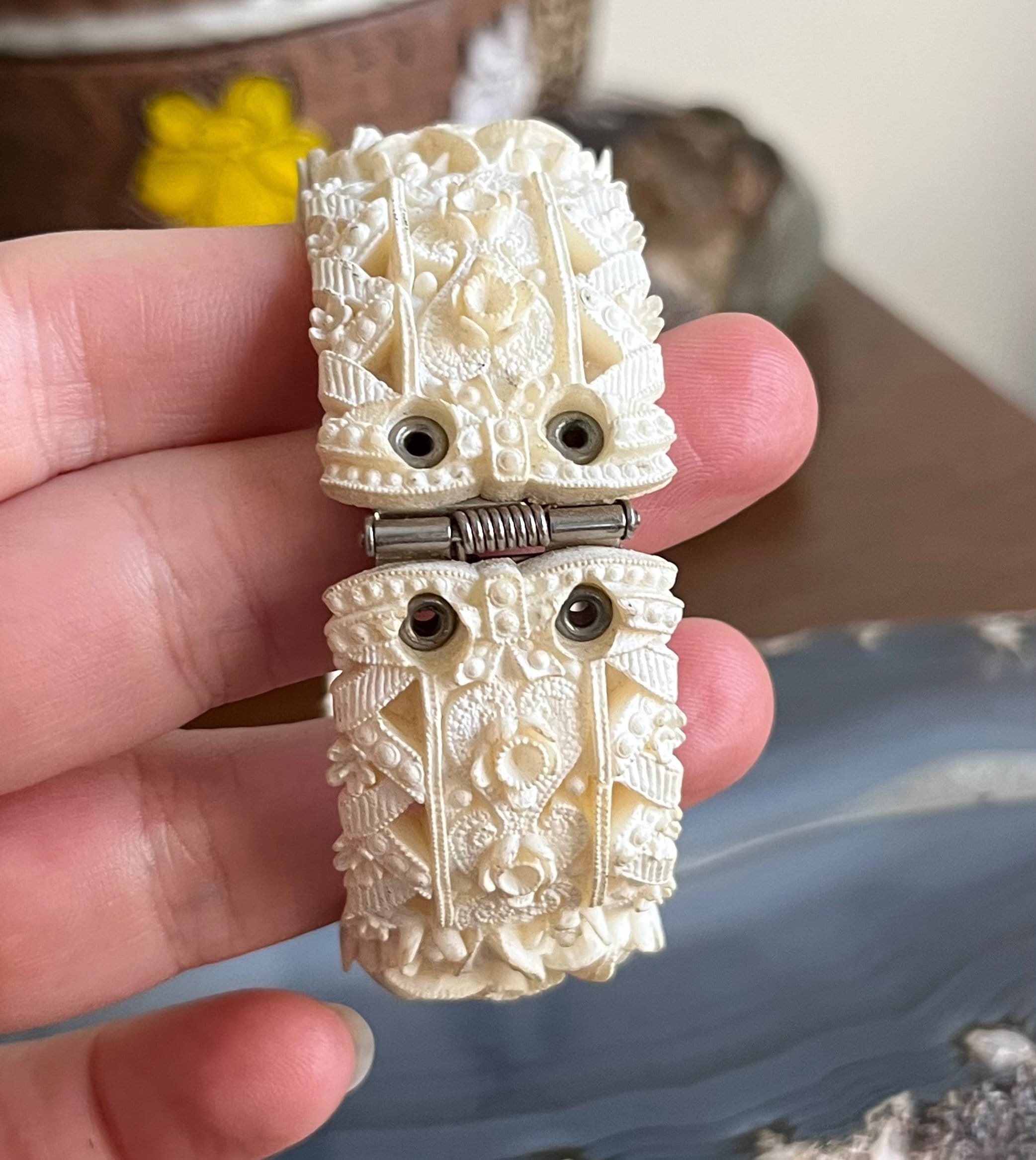 セルロイド製 ヴィンテージ バングル ホワイト ヴィンテージ ホワイト セルロイド 成形 フラワー クランパー バングル