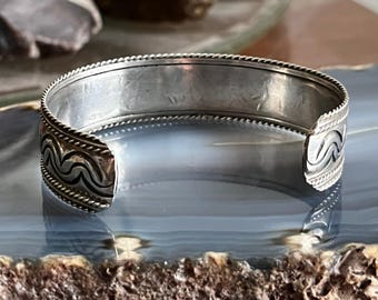 navajo MC Tsasie バングル Vintage Native American MC Tsasie Navajo Sterling Silver Stamp