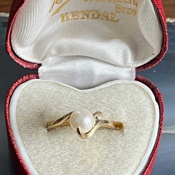 Vintage Mid Century 10K Yellow Gold Cultured Pearl Ladies Ring