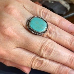 Anillo vintage navajo de plata de ley con turquesa