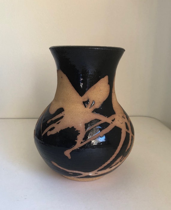 Canadian Studio Pottery Ceramics Grace Leppki Black Wax Resist Stoneware  Vase -  Hong Kong