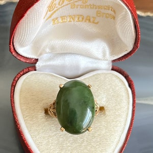 Vintage Mid Century 10K Yellow Gold Nephrite Jade Ladies Cocktail Dinner Statement Ring