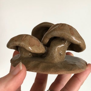 Scultura vintage canadese in ceramica con fungo velenoso, datata 1980
