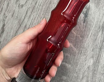 Vase vintage suédois moderne Bo Borgstrom en verre et bambou rouge MCM Aseda