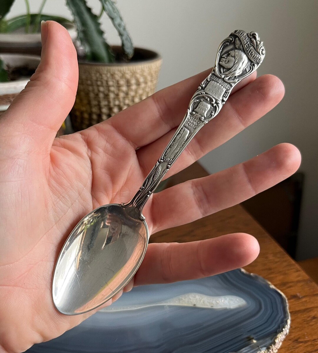 宮*助様 ANTIQUE-ORNATE-SPOON-STERLING-SILVE il_1080xN.6594939777_c2lm.jpg